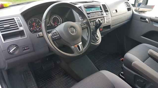 VOLKSWAGEN T5 MULTIVAN 2.0 TDI 140 DSG – EDITION 25