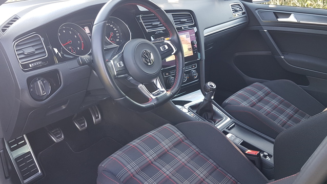 VOLKSWAGEN GOLF VII GTI
