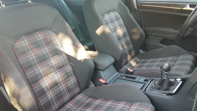 VOLKSWAGEN GOLF VII GTI
