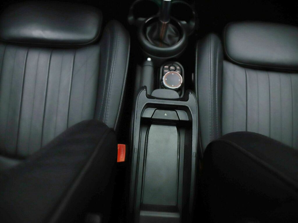 MINI 3 portes – JOHN COOPER WORKS – Toit pano