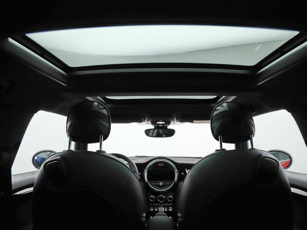 MINI 3 portes – JOHN COOPER WORKS – Toit pano