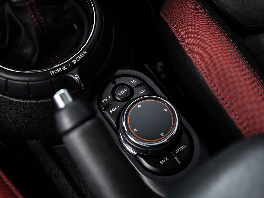 Mini Cooper S – Toit pano – Harman Kardon – 1ère main
