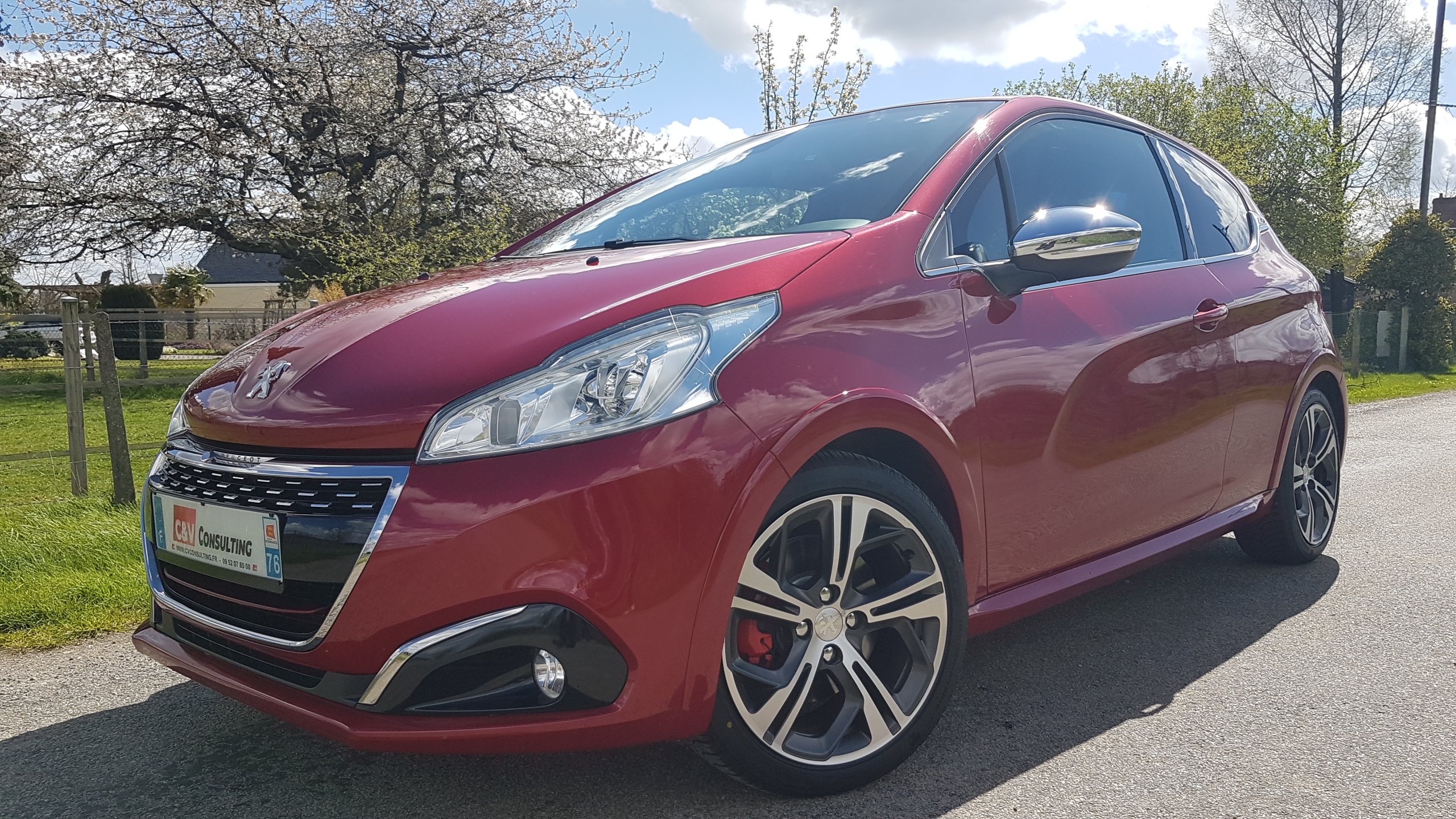 Peugeot 208 _ 1.6 THP 208 ch GTI