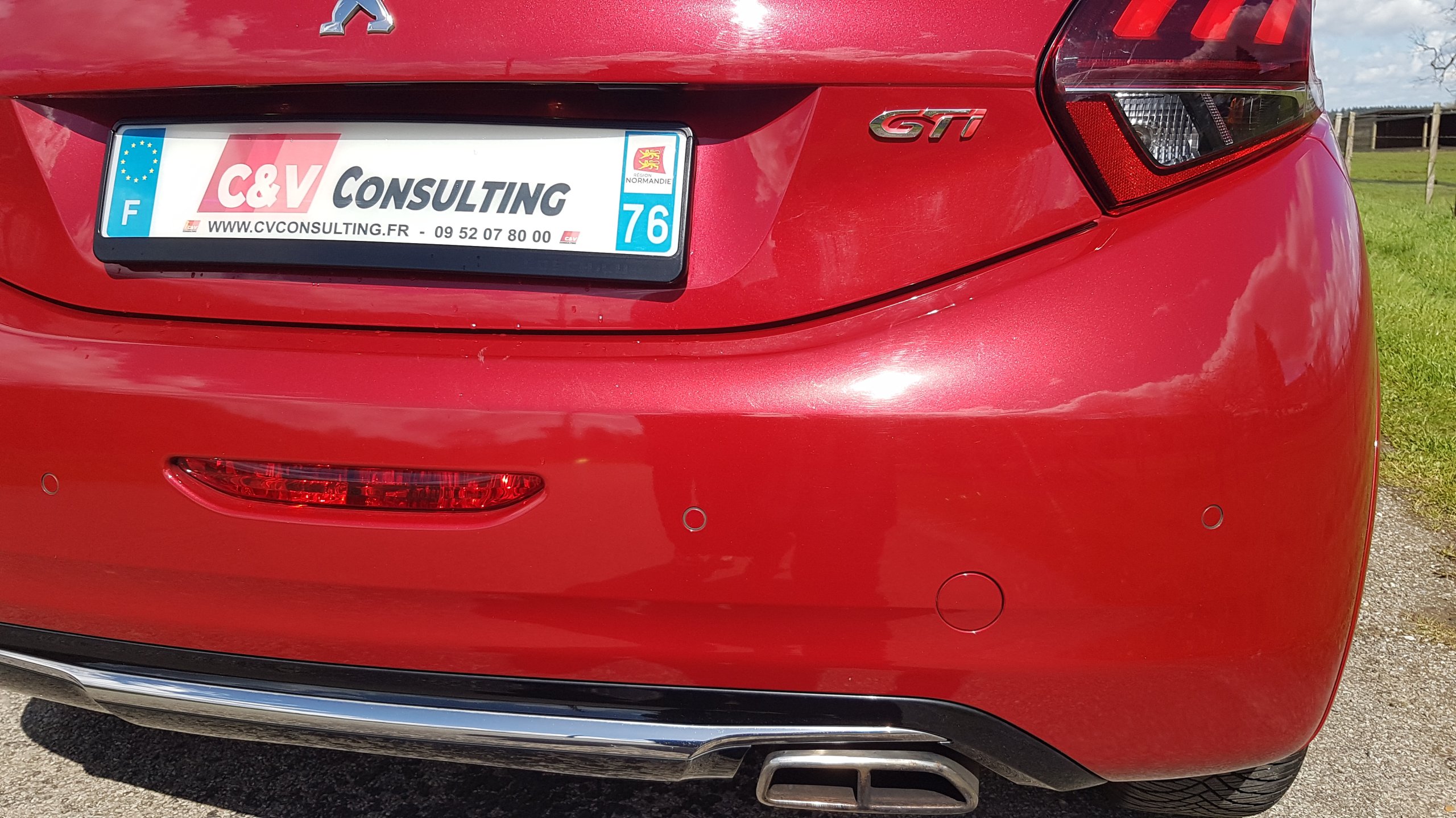Peugeot 208 _ 1.6 THP 208 ch GTI