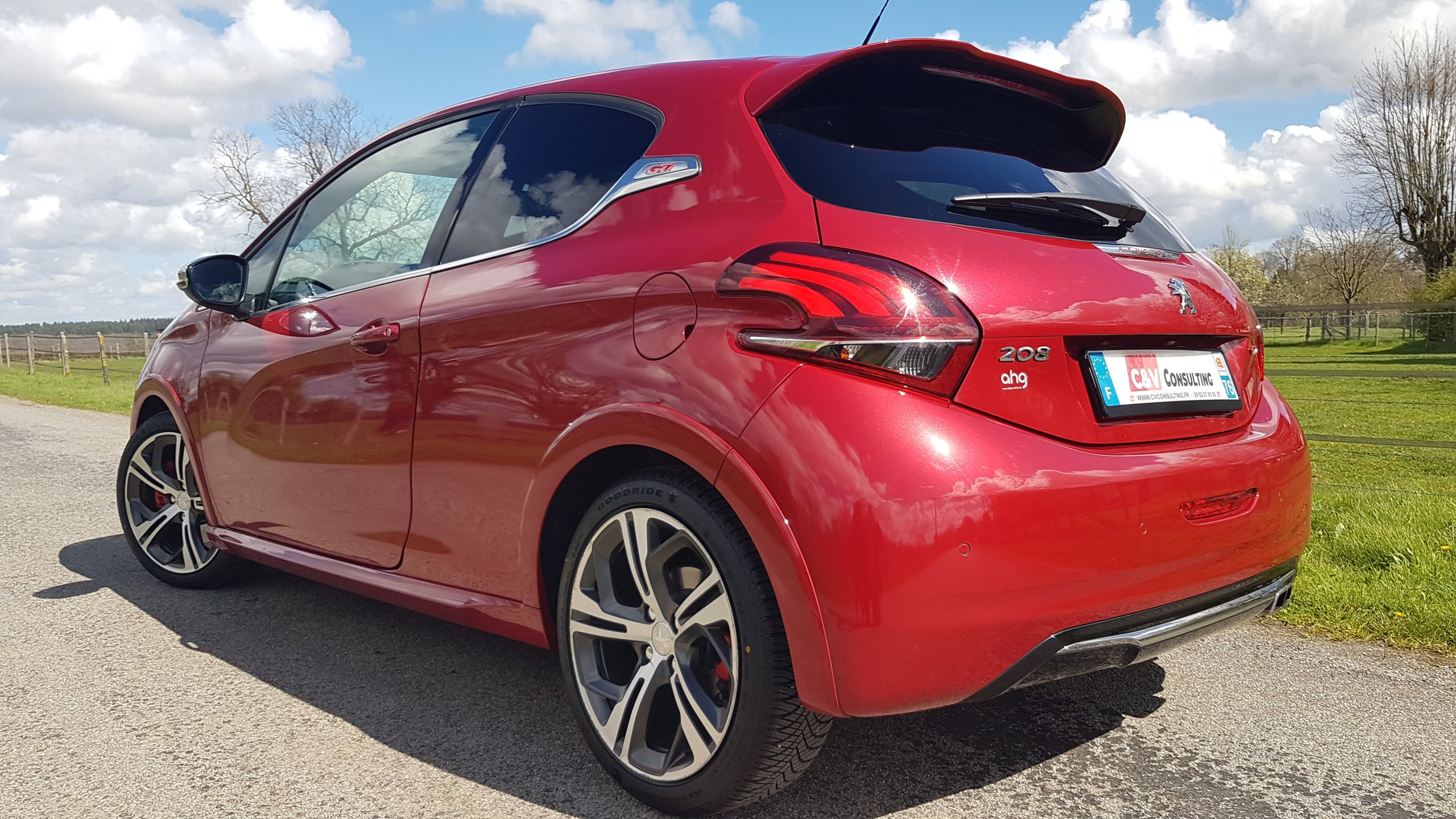 Peugeot 208 _ 1.6 THP 208 ch GTI