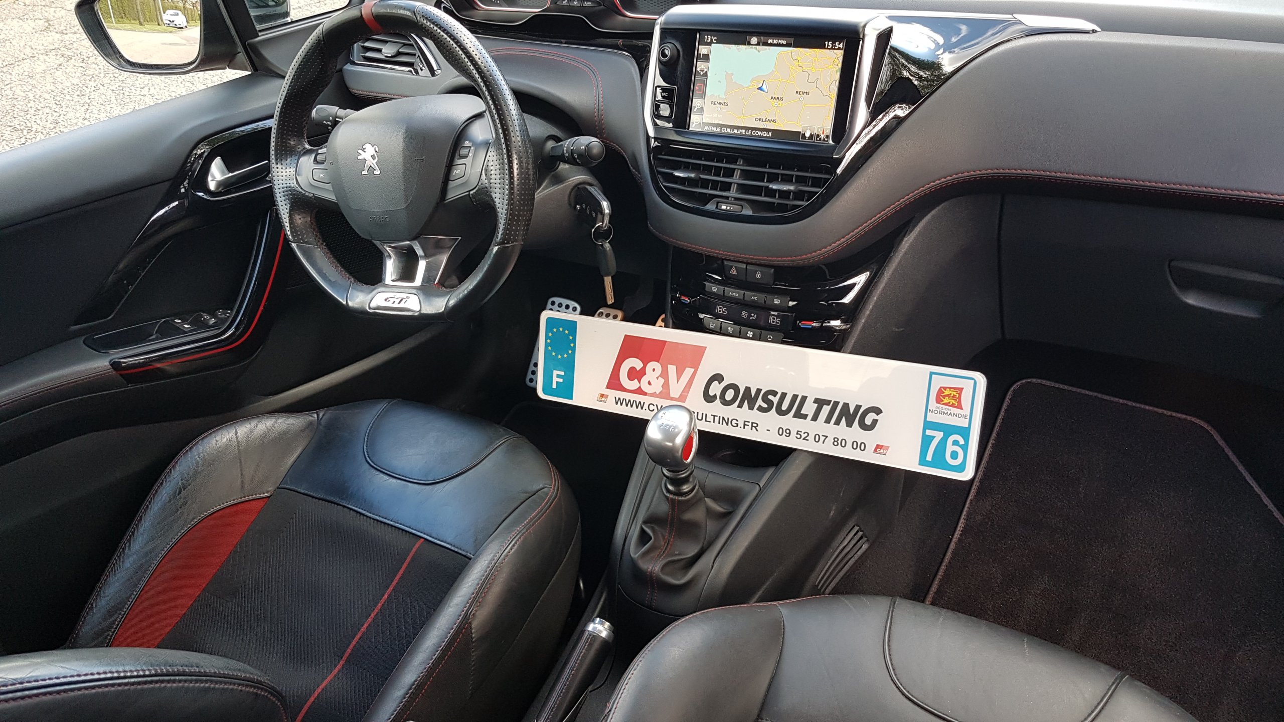 Peugeot 208 _ 1.6 THP 208 ch GTI