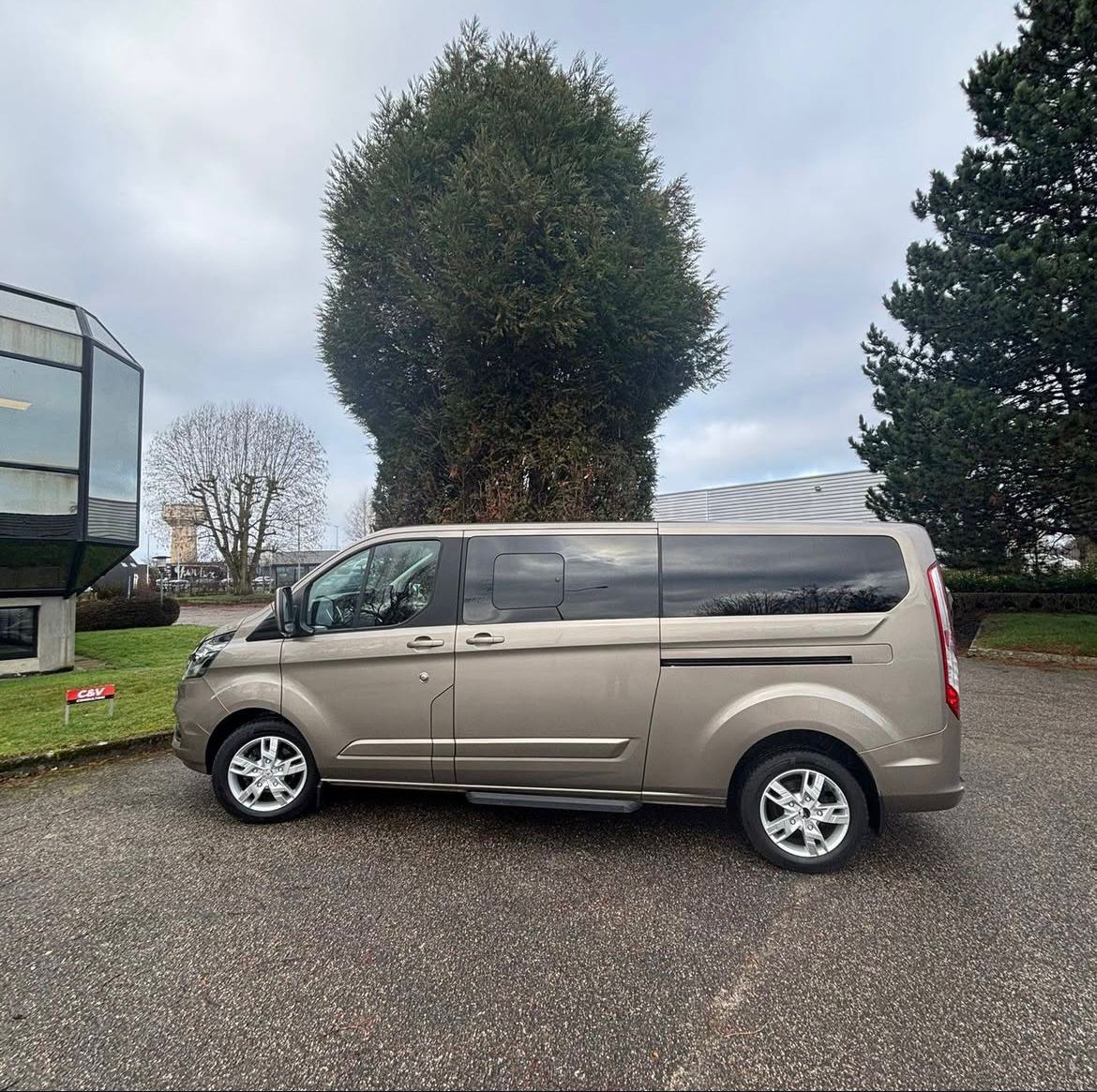 Ford Tourneo Custom 320 L2H1 Titanium